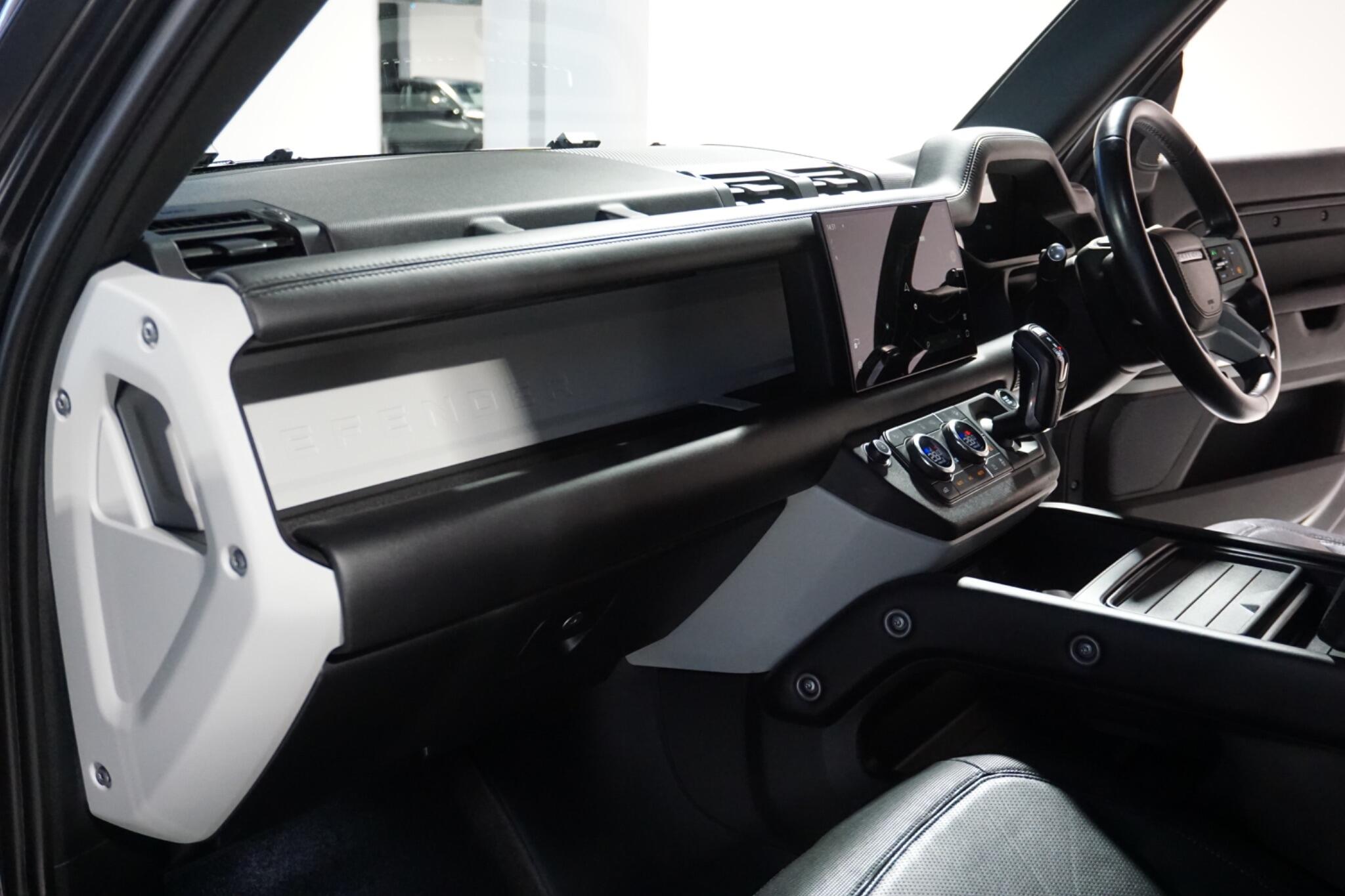 Land Rover Defender 110 3.0 D300 MHEV X-Dynamic HSE SUV 5dr Diesel Auto 4WD Euro 6 (s/s) (300 ps)